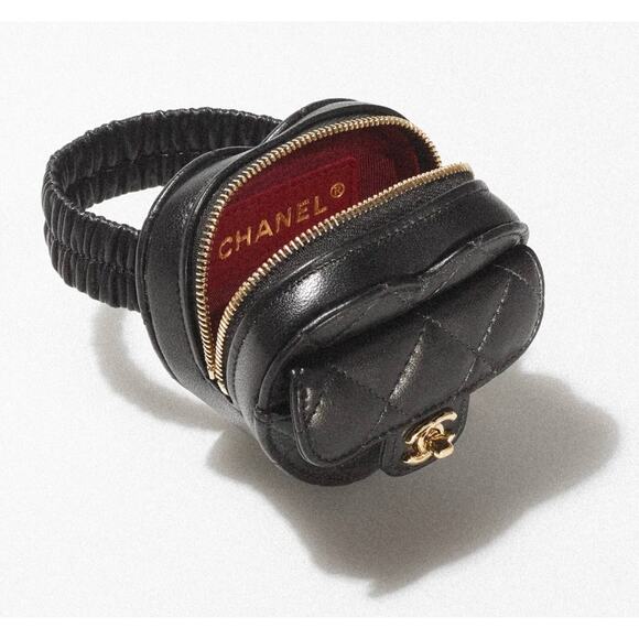 Chanel 22S Black Runway Heart Mini Lambskin Quilted Flap Zipped Arm Coin Purse - Picture 10 of 12